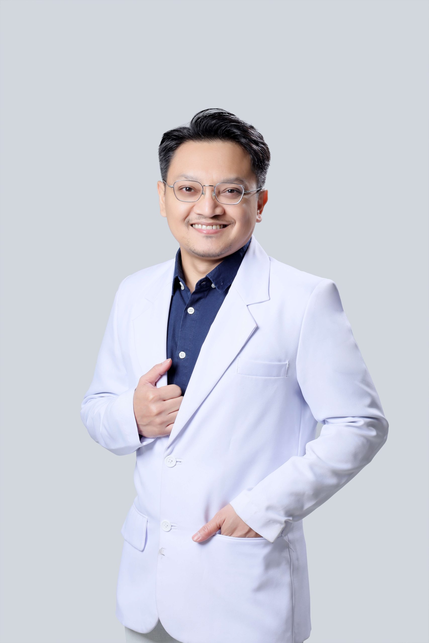 Potret dr. Heri Noviana Sp.BP-RE, M. Ked Klin., dokter spesialis bedah plastik